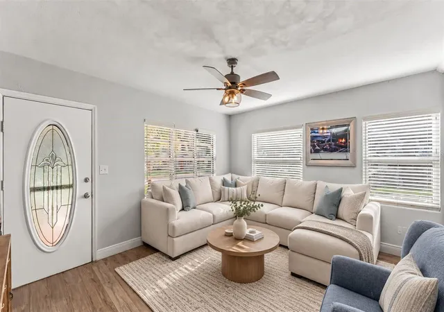 Photo 3 of Single family home for sale at 861 E Lowell St, Lakeland, FL 33805 | MLS# L4962891 | Listing updated on 2026-09-24