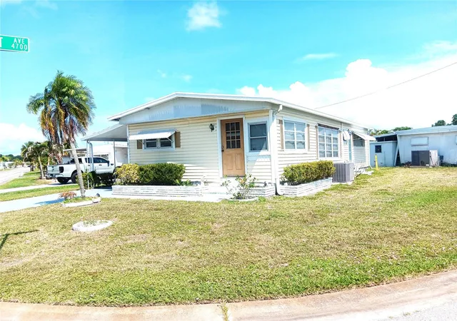 Photo 2 of Manufactured home for sale at 1781 Olympia Flds St, Sarasota, FL 34234 | MLS# A4697535 | Listing updated on 2026-09-13