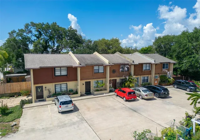 Photo 2 of Townhouse for sale at 117 Harbor Dr, Cape Canaveral, FL 32920 | MLS# O6418216 | Listing updated on 2026-09-14