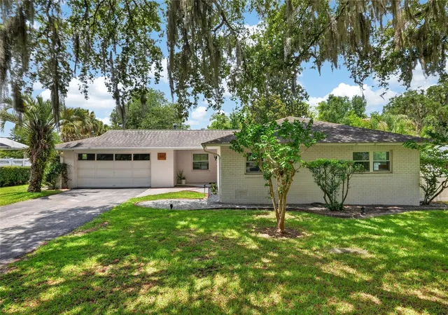 Photo 3 of Single family home for sale at 1502 SE 16th Avenue, Ocala, FL 34471 | MLS# OM726973 | Listing updated on 2026-09-14