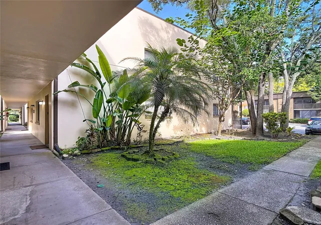 Photo 3 of Condo for sale at 11805 Raintree Lake Ln #B, Tampa, FL 33617 | MLS# TB8521163 | Listing updated on 2026-09-11