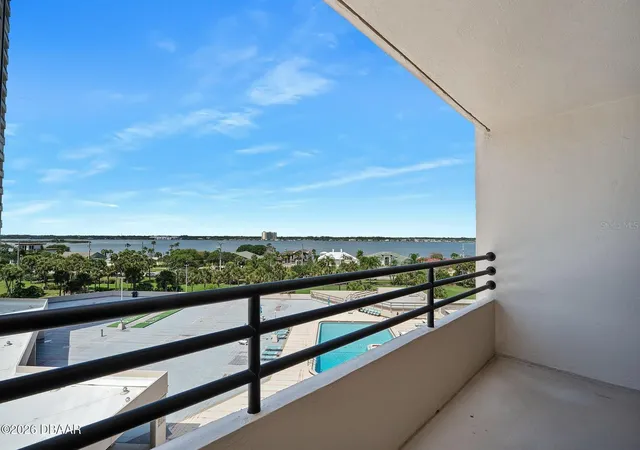 Listing Photo 3 - Condo for sale in building located at 1 Oceans W Blvd, Daytona Beach Shores, FL 32118 - Unit #5A5