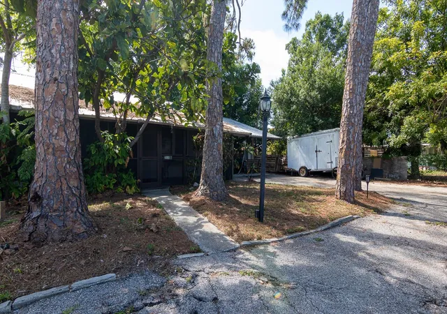 Photo 3 of Multi family home for sale at 2110 Palm Ter, Sarasota, FL 34231 | MLS# A4697614 | Listing updated on 2026-09-14