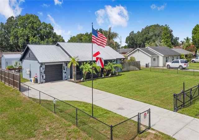 Photo 1 of Single family home for sale at 2426 View Way, Lakeland, FL 33810 | MLS# P4939096 | Listing updated on 2026-10-29