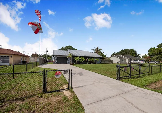 Photo 1 of Single family home for sale at 2426 View Way, Lakeland, FL 33810 | MLS# P4939096 | Listing updated on 2026-10-29