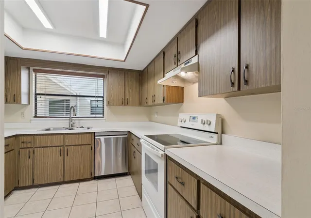 Listing Photo 4 - Condo for sale in building located at 445 S Netherwood Crescent, ALTAMONTE SPRINGS, FL 32714 - Unit #2