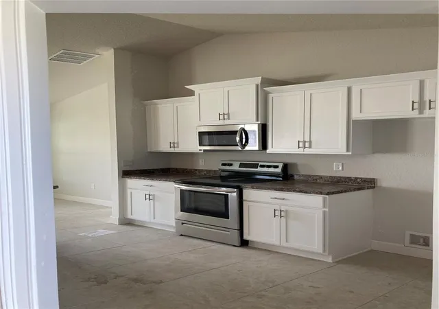 Photo 3 of Single family home for sale at 8 Dogwood Pl, Ocala, FL 34472 | MLS# OM727131 | Listing updated on 2026-09-12