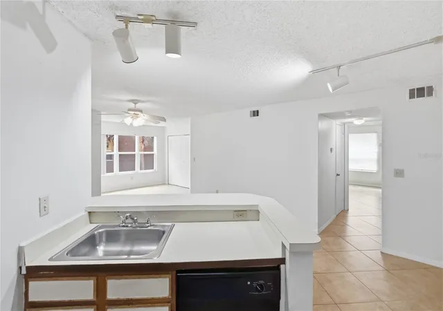 Listing Photo 5 - Condo for sale in building located at 4572 Commander Dr, Orlando, FL 32822 - Unit #1227