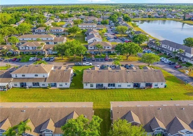 Photo 12 of Townhouse for sale at 1215 Barefoot Bay Dr, ORLANDO, FL 32824 | MLS# O6419010 | Listing updated on 2026-10-07