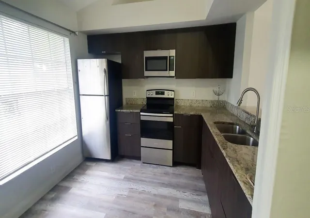 Photo 2 of Townhouse for sale at 1215 Barefoot Bay Dr, Orlando, FL 32824 | MLS# O6419010 | Listing updated on 2026-09-15