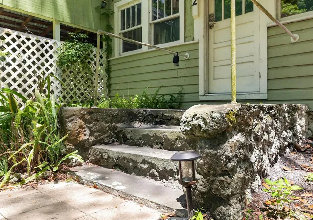 Photo 3 of Single family home for sale at 2 Aly A, Yankeetown, FL 34498 | MLS# W7886978 | Listing updated on 2026-10-08