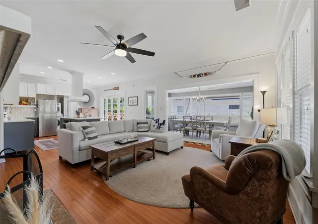 Photo 4 of Single family home for sale at 871 17th Avenue N, Saint Petersburg, FL 33704 | MLS# TB8522151 | Listing updated on 2026-09-28