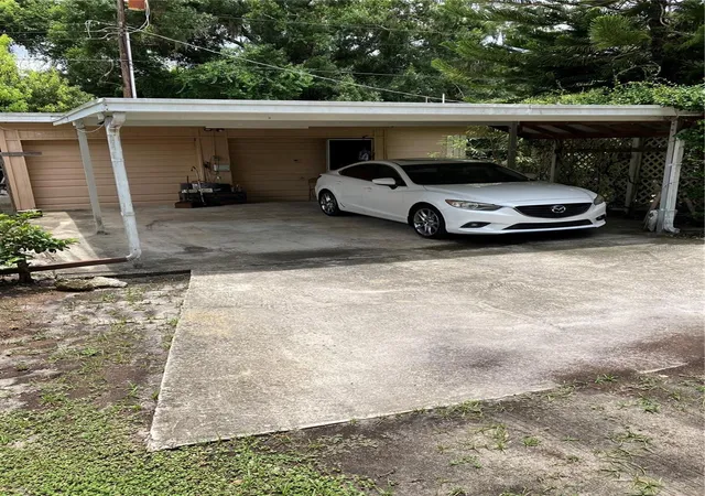 Photo 2 of Single family home for sale at 17010 Crawley Rd, Odessa, FL 33556 | MLS# TB8522175 | Listing updated on 2026-10-16