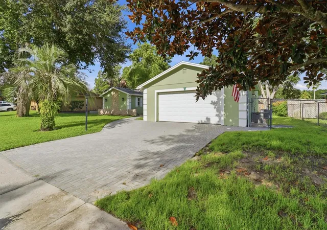 Photo 3 of Single family home for sale at 644 Peachwood Dr, Altamonte Springs, FL 32714 | MLS# O6419216 | Listing updated on 2026-09-23