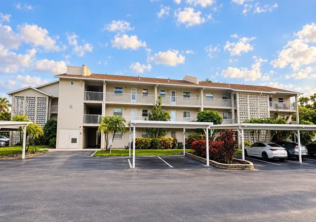 Condo for sale at 3981 Maceachen Blvd #330, SARASOTA, FL 34233 | MLS# TB8522264