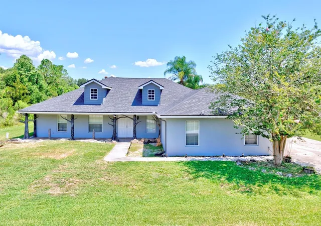 Photo 1 of Single family home for sale at 110 Gates Ave, Lake Placid, FL 33852 | MLS# TB8522410 | Listing updated on 2026-10-01