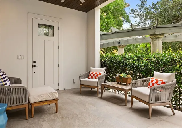 Photo 3 of Townhouse for sale at 660 W Morse Blvd, Winter Park, FL 32789 | MLS# O6419377 | Listing updated on 2026-10-11