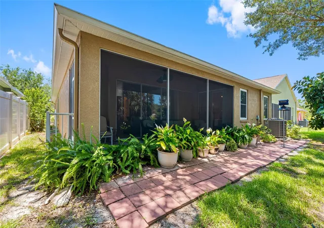 Photo 3 of Single family home for sale at 5335 Clover Mist Dr, Apollo Beach, FL 33572 | MLS# TB8522880 | Listing updated on 2026-09-14