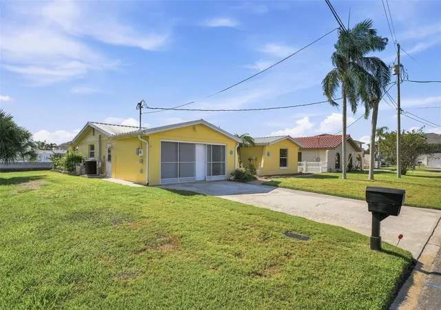 Photo 4 of Single family home for sale at 4388 7th Isle Dr, Hernando Beach, FL 34607 | MLS# TB8522888 | Listing updated on 2026-09-15