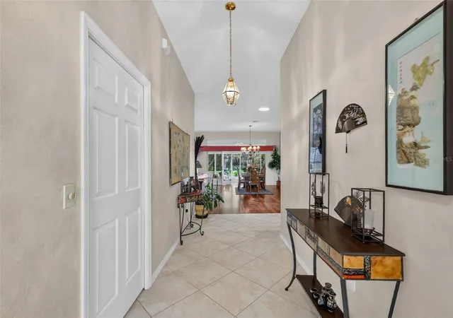 Photo 4 of Single family home for sale at 542 Loma Paseo Dr, Lady Lake, FL 32159 | MLS# G5114246 | Listing updated on 2026-09-22
