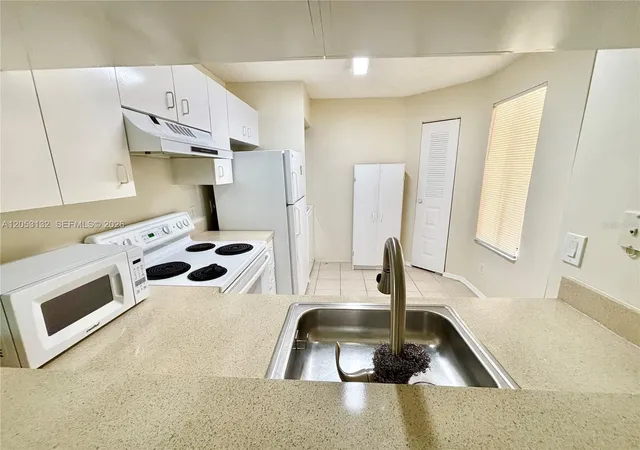 Listing Photo 4 - Condo for sale in building located at 1040 Coral Springs Clb, CORAL SPRINGS, FL 33071 - Unit #1040