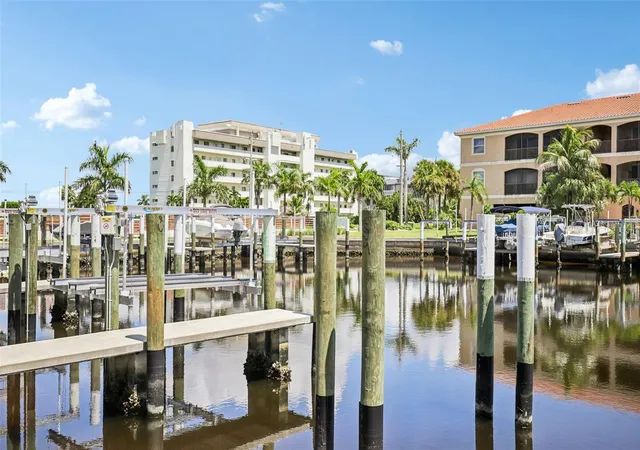 Listing Photo 5 - Condo for sale in building located at 1623 Sea Hvn Dr, Punta Gorda, FL 33950 - Unit #306