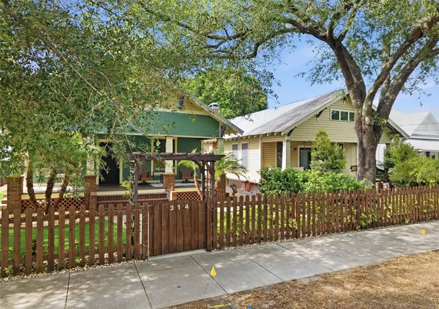 Photo 3 of Single family home for sale at 316 E Frances Ave, Tampa, FL 33602 | MLS# TB8523366 | Listing updated on 2026-10-23
