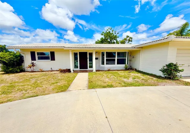 Photo 2 of Sale Pending at 3300 58th Street N, Saint Petersburg, FL | MLS# TB8523422 | Listing updated on 2026-10-02