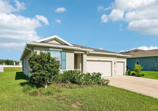 Photo 2 of Single family home for sale at 31719 Broadwater Ave, Leesburg, FL 34748 | MLS# G5114325 | Listing updated on 2026-10-20