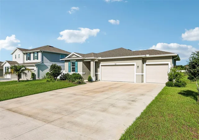 Photo 3 of Single family home for sale at 31719 Broadwater Ave, Leesburg, FL 34748 | MLS# G5114325 | Listing updated on 2026-10-20