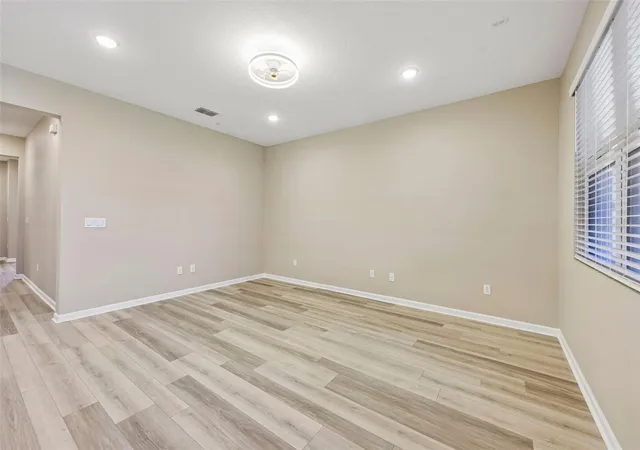 Photo 3 of Single family home for sale at 31719 Broadwater Ave, Leesburg, FL 34748 | MLS# G5114325 | Listing updated on 2026-10-20