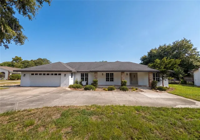 Photo 2 of Single family home for sale at 11200 Rosehill Dr, Clermont, FL 34711 | MLS# O6420261 | Listing updated on 2026-09-14