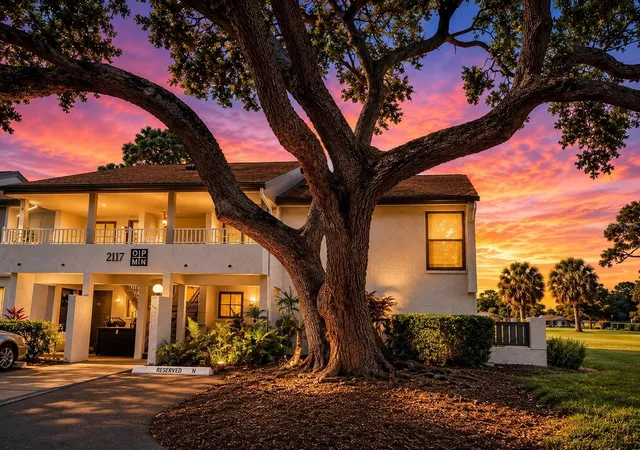 Condo for sale at 2117 Lakewood Clb Dr S #7-N, Saint Petersburg, FL 33712 | MLS# L4963098