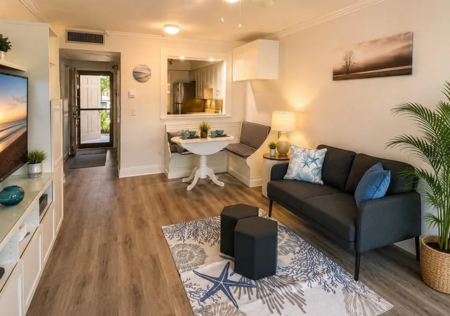 Photo 2 of Condo for sale at 2117 Lakewood Clb Dr S #7-N, Saint Petersburg, FL 33712 | MLS# L4963098 | Listing updated on 2026-09-11