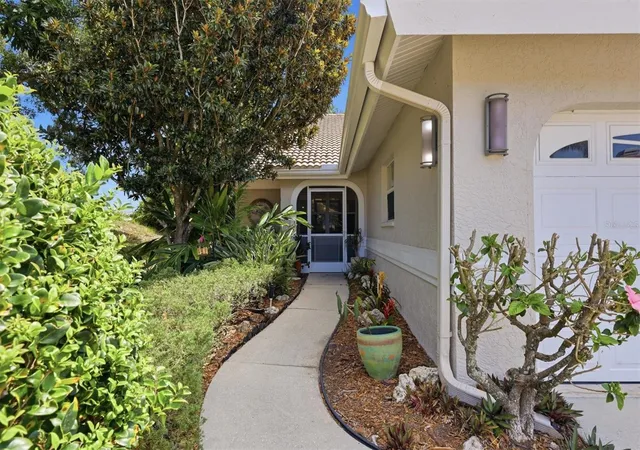 Photo 2 of Single family home for sale at 4461 Ascot Cir N, Sarasota, FL 34235 | MLS# TB8523658 | Listing updated on 2026-10-09