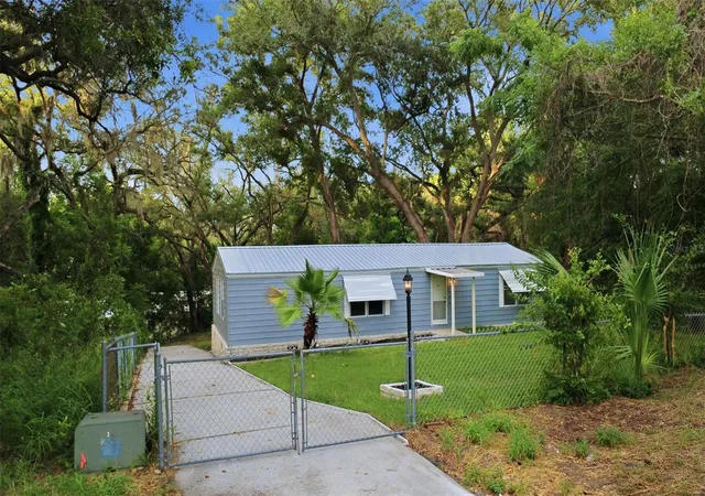 Photo 1 of Manufactured home for sale at 403 Acorn Cir, Fruitland Park, FL 34731 | MLS# O6420322 | Listing updated on 2026-09-14