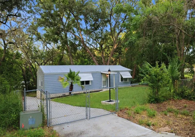 Photo 2 of Manufactured home for sale at 403 Acorn Cir, Fruitland Park, FL 34731 | MLS# O6420322 | Listing updated on 2026-09-14