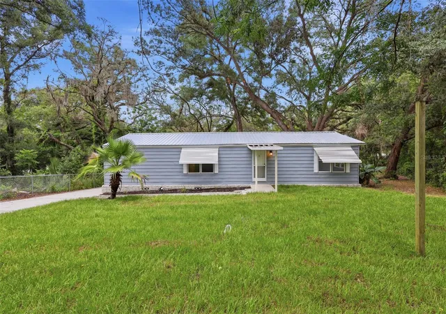 Photo 3 of Manufactured home for sale at 403 Acorn Cir, Fruitland Park, FL 34731 | MLS# O6420322 | Listing updated on 2026-09-14
