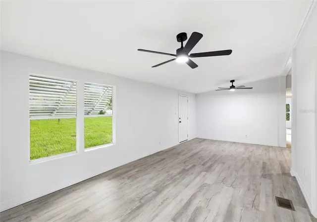 Photo 3 of Manufactured home for sale at 403 Acorn Cir, Fruitland Park, FL 34731 | MLS# O6420322 | Listing updated on 2026-09-30