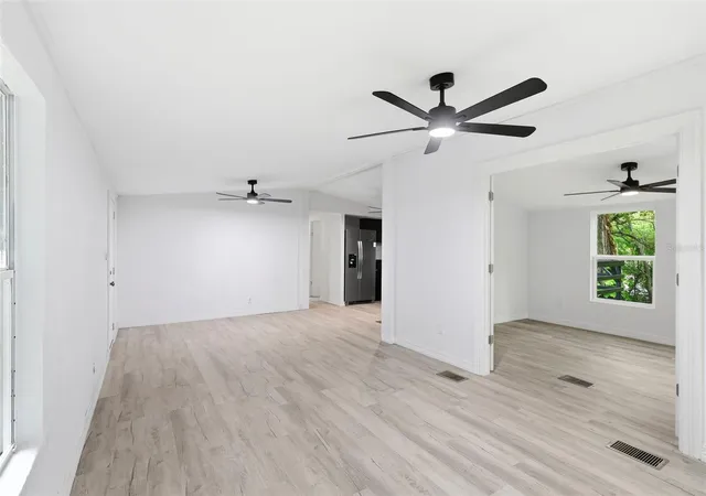 Photo 4 of Manufactured home for sale at 403 Acorn Cir, Fruitland Park, FL 34731 | MLS# O6420322 | Listing updated on 2026-09-30