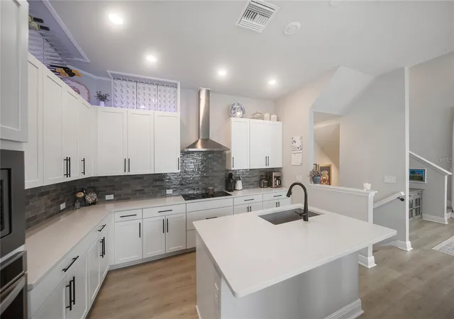 Photo 2 of Condo for sale at 2501 Boone Ct, Sarasota, FL 34237 | MLS# A4698401 | Listing updated on 2026-09-22