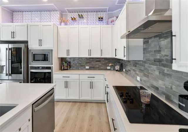 Photo 3 of Condo for sale at 2501 Boone Ct, Sarasota, FL 34237 | MLS# A4698401 | Listing updated on 2026-09-22