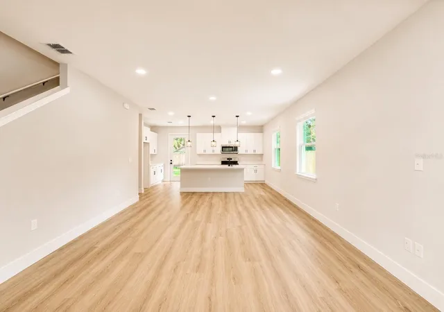 Photo 3 of Single family home for sale at 807 Santa Barbara Dr, Sanford, FL 32773 | MLS# O6420665 | Listing updated on 2026-09-24