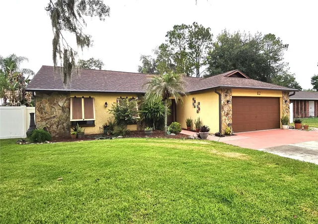 Photo 1 of Single family home for sale at 812 Sandalwood Dr, Plant City, FL 33563 | MLS# TB8524369 | Listing updated on 2026-09-15
