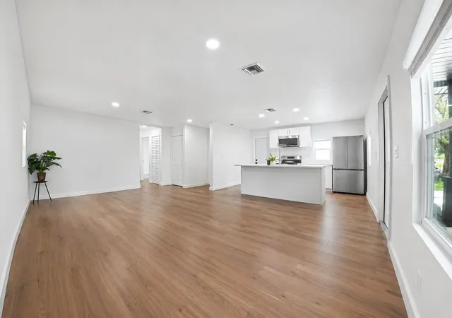 Photo 3 of Single family home for sale at 9212 N Brooks St, Tampa, FL 33612 | MLS# TB8524496 | Listing updated on 2026-09-12