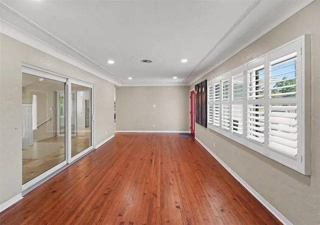 Photo 4 of Sale Pending at 4660 22nd Avenue S, Saint Petersburg, FL 33711 | MLS# O6421074 | Listing updated on 2026-10-20