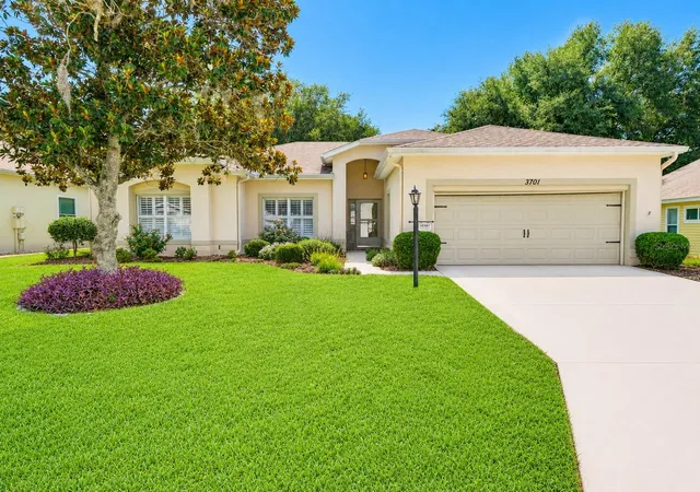 Photo 1 of Sale Pending at 3701 Plantation Blvd, Leesburg, FL 34748 | MLS# G5114448 | Listing updated on 2026-10-08