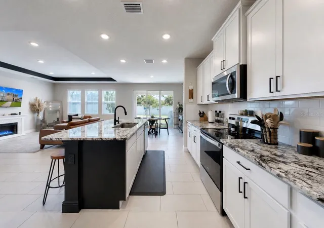 Photo 4 of Single family home for sale at 172 Mangrove Manor Dr, Apollo Beach, FL 33572 | MLS# TB8524568 | Listing updated on 2026-10-04