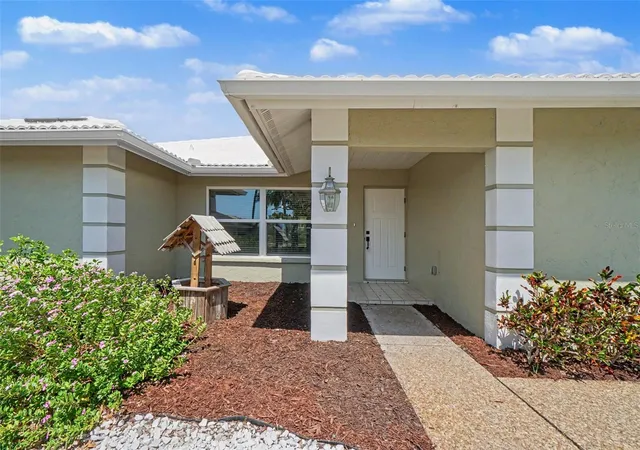 Photo 3 of Single family home for sale at 1130 Misti Ct, Venice, FL 34293 | MLS# C7527896 | Listing updated on 2026-09-13