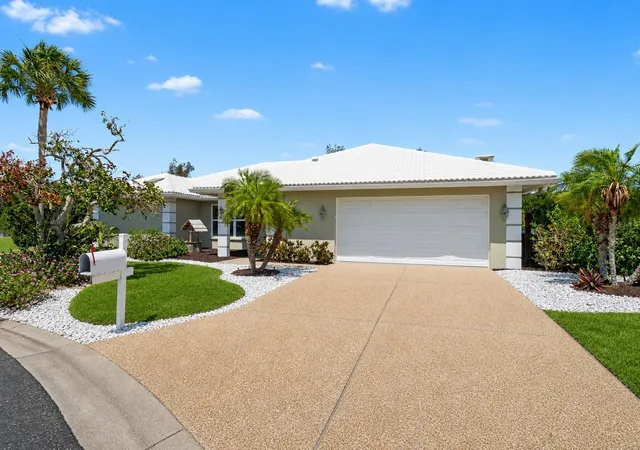 Photo 3 of Single family home for sale at 1130 Misti Ct, Venice, FL 34293 | MLS# C7527896 | Listing updated on 2026-09-13